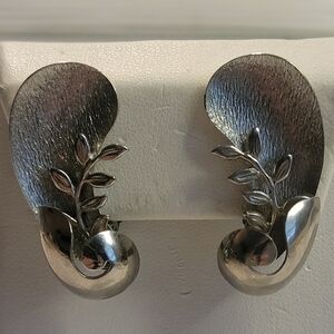Vintage Silver Tone Textured Leaf Clip-On Earrings Organic Modernist Style